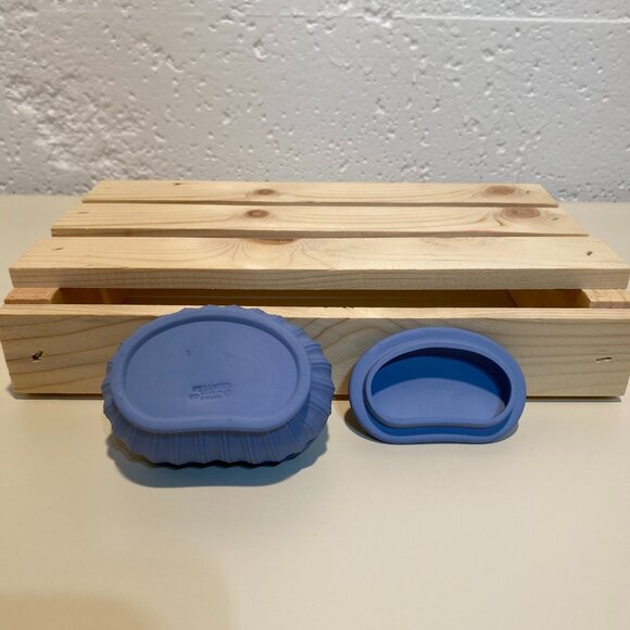 Wedgwood Blue Jasperware Kidney-Shaped Small Trinket Box with White Motif - Picture 7 of 10